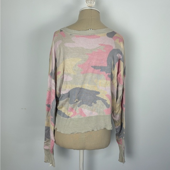 Le Lis Camo Sweater Pastel Distressed Lightweight M - Picture 2 of 5